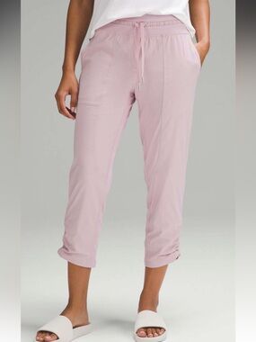 Lululemon Dance Studio Mid-Rise Cropped Pant Size 6